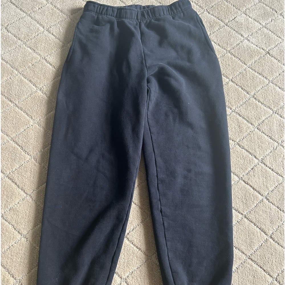 Aritzia black sweatpants size small.